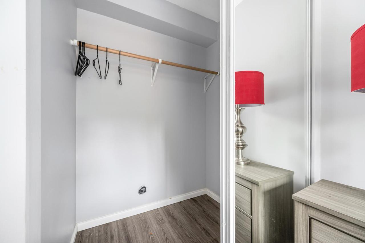 Stylish Dual Bedroom Suite In Van West Ванкувър Екстериор снимка