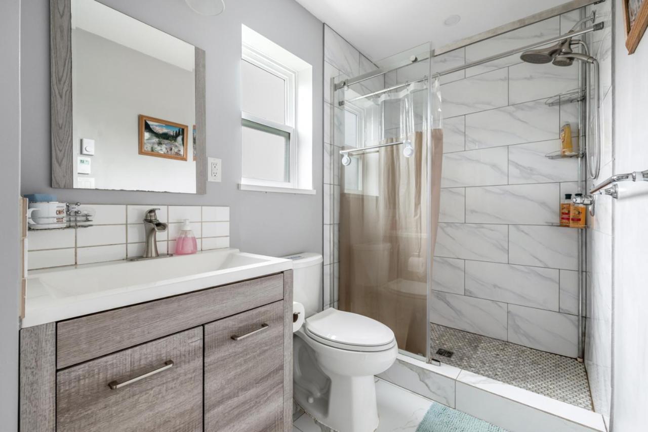 Stylish Dual Bedroom Suite In Van West Ванкувър Екстериор снимка