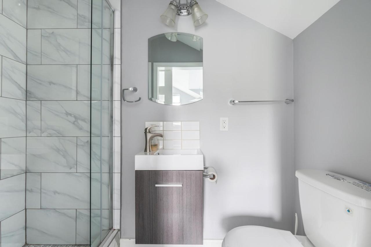 Stylish Dual Bedroom Suite In Van West Ванкувър Екстериор снимка